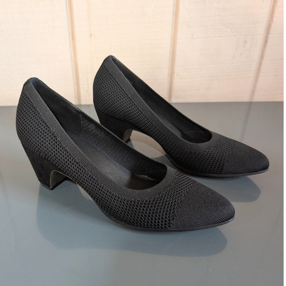 Eileen Fisher Kiss Stretch Knit Pump
Black Size 10 Minimalist Capsule